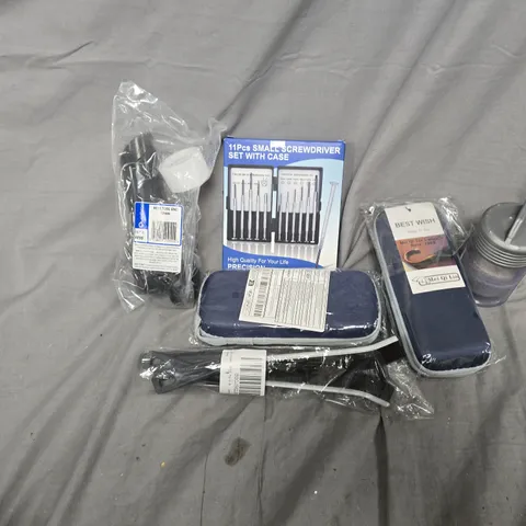 APPROXIMATELY 15 ASSORTED HOUSEHOLD ITEMS TO INCLUDE SMALL SCREWDRIVER SET, HOSE TOOL END, UMBRELLA, ETC