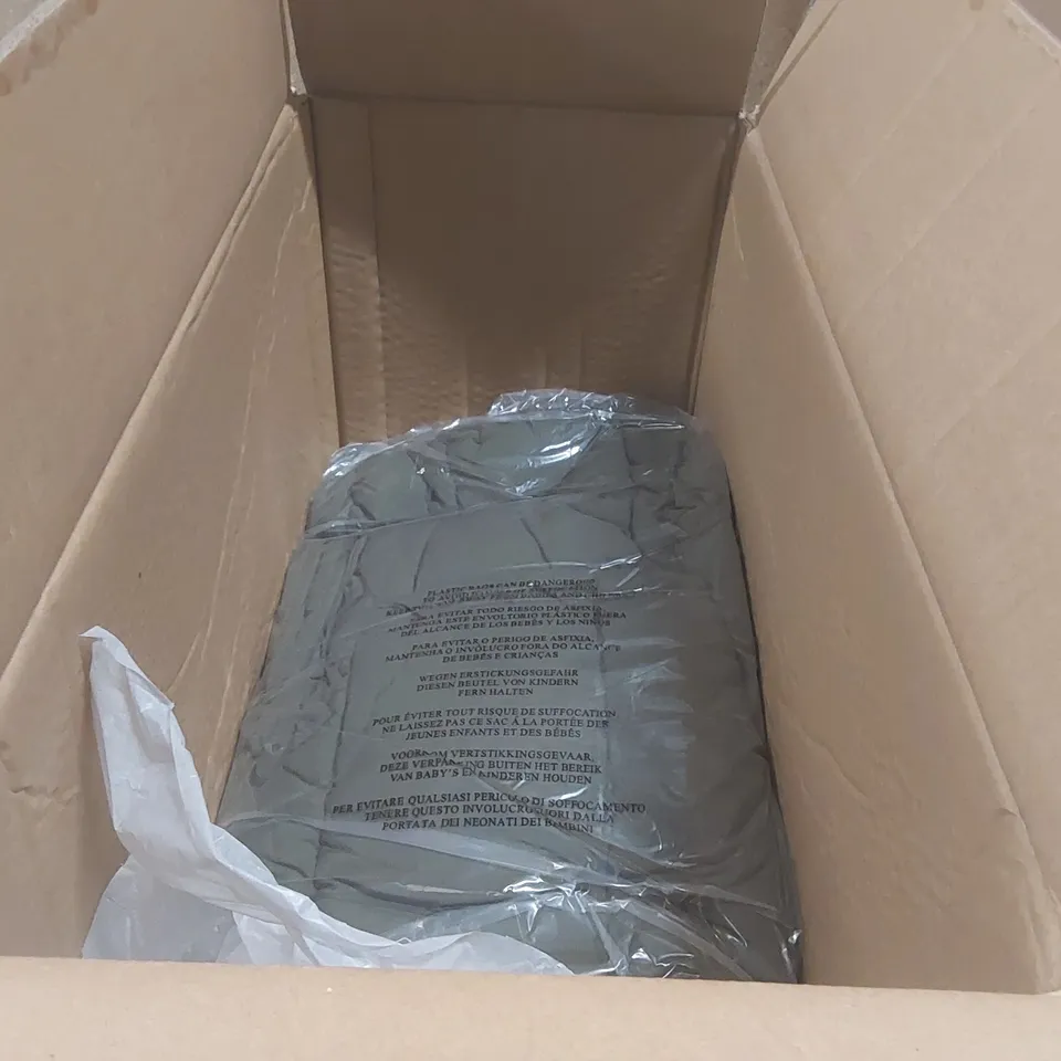BOX CONTAINING APPROXIMATELY 2x BRAND NEW JD WILLIAMS GREEN PADDED COATS - SIZE 18