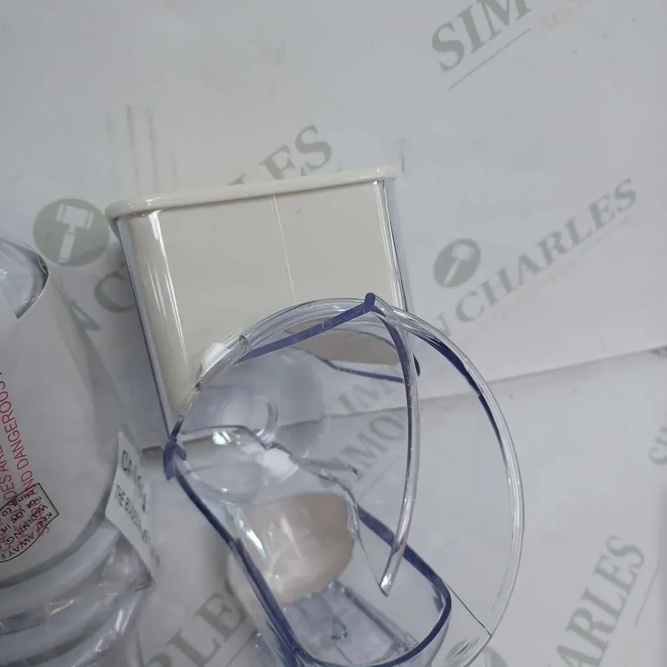 COOKS ESSENTIALS GRATRER AND SLICER