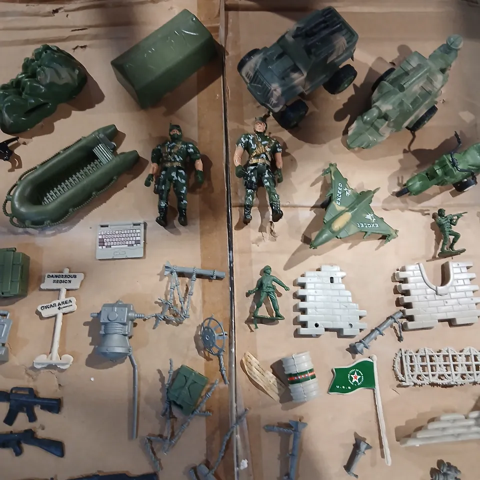 LARGE QUANTITY OF COMBAT SET ARMY FIGURES