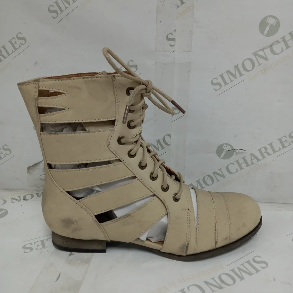 BOX OF APPROXIMATELY 10 ASSORTED PAIRS OF SHOES TO INCLUDE BLACK SANDALS, YELLOW BOOTS, BEIGE BOOTS ETC