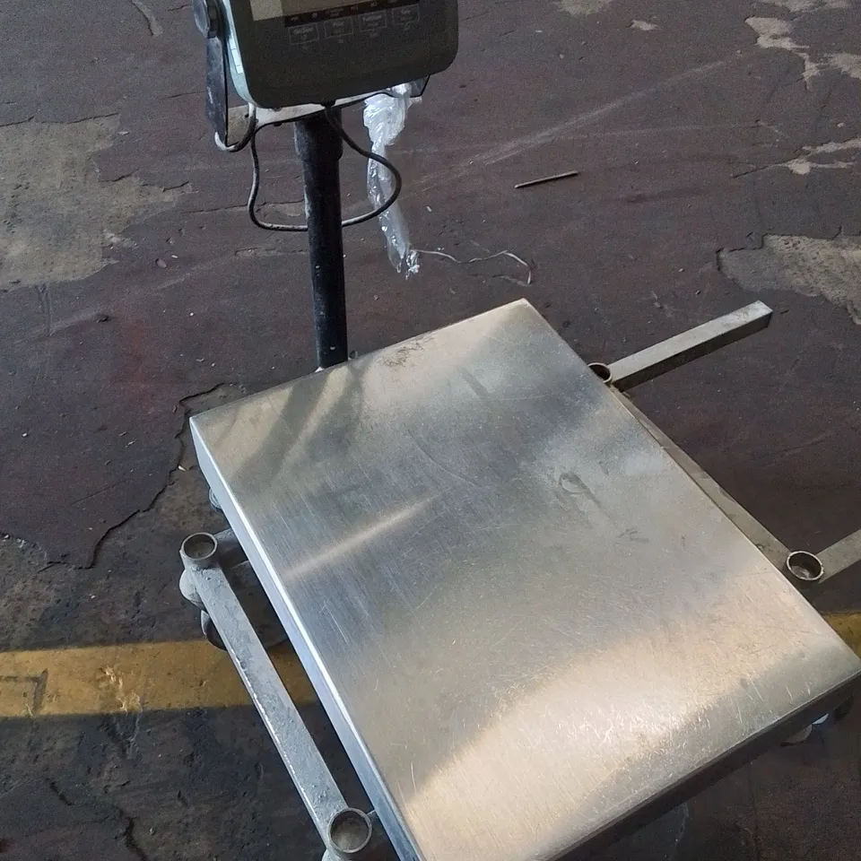 OHAUS DEFENDER 3000 BENCH SCALE WITH T31P DISPLAY