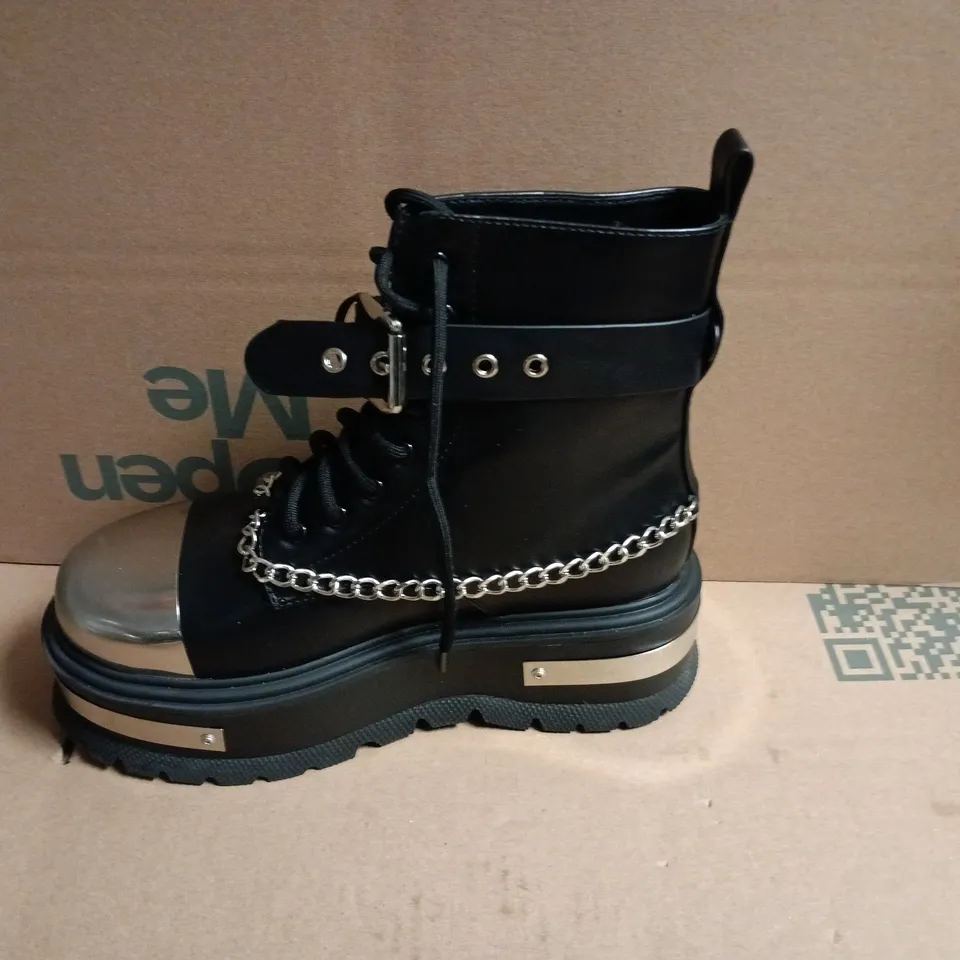 BRAND NEW BOXED PAIR OF KOI VEGAN LEATHER BORIN HARDWARE PLATFORM BOOTS IN BLACK UK SIZE 5