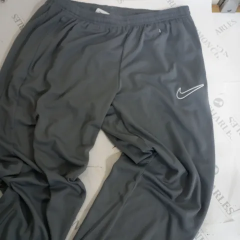 NIKE GREY DRI FIT TRACK BOTTOMS-XL
