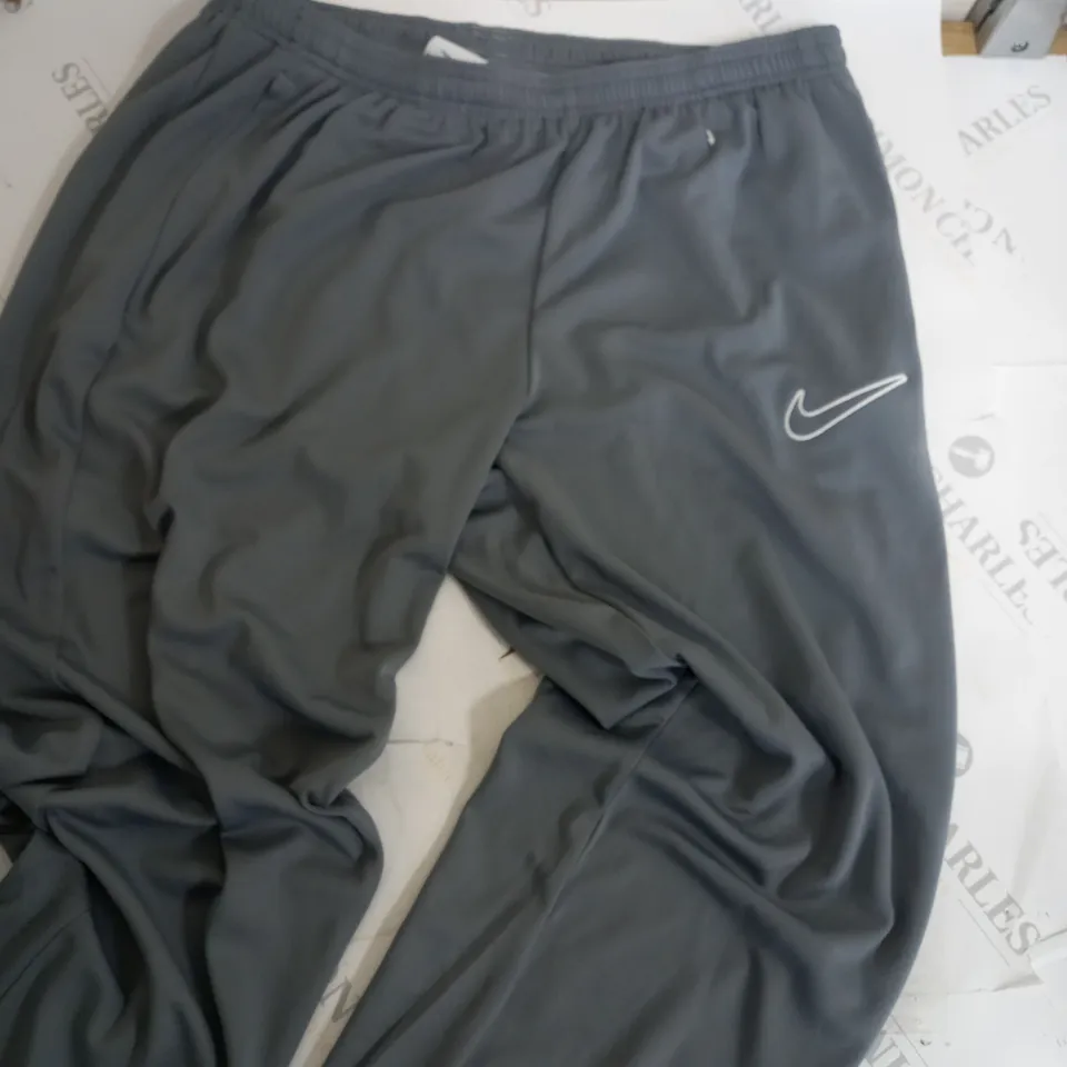 NIKE GREY DRI FIT TRACK BOTTOMS-XL