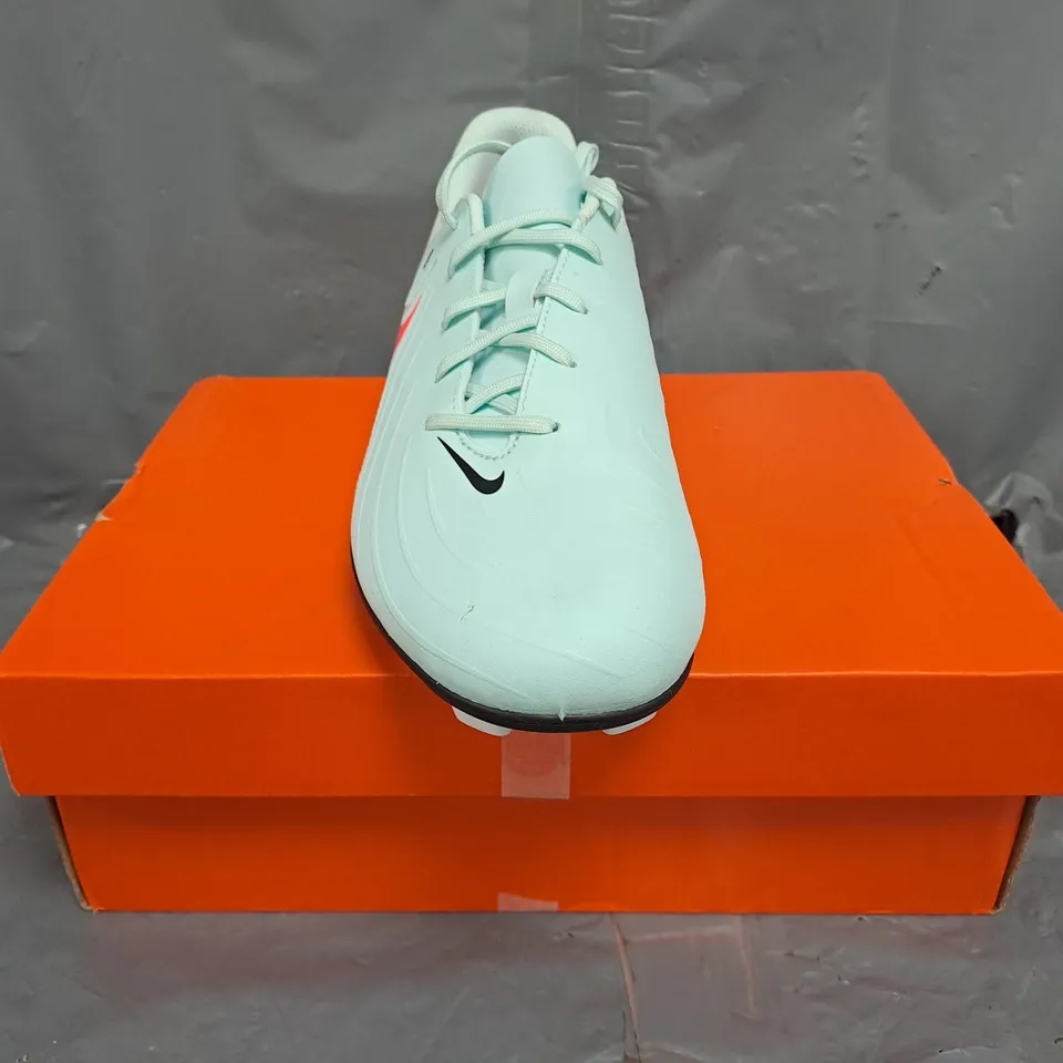BOXED PAIR OF NIKE PHANTOM GX II CLUB FOOTBALL BOOTS IN LIGHT BLUE/WHITE/PINK SIZE UK 8