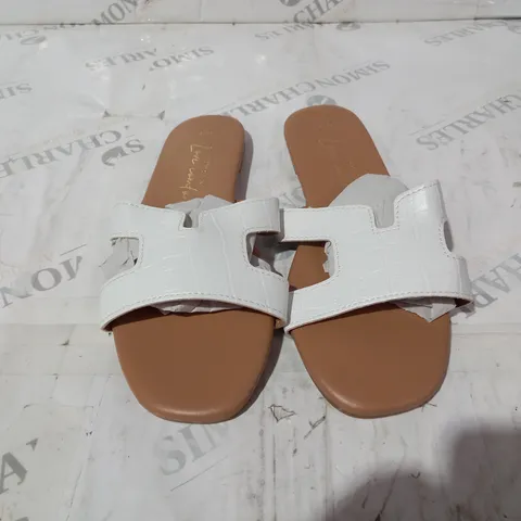 NEW LOOK LOVE COMFORT SLIPPERS SIZE 4