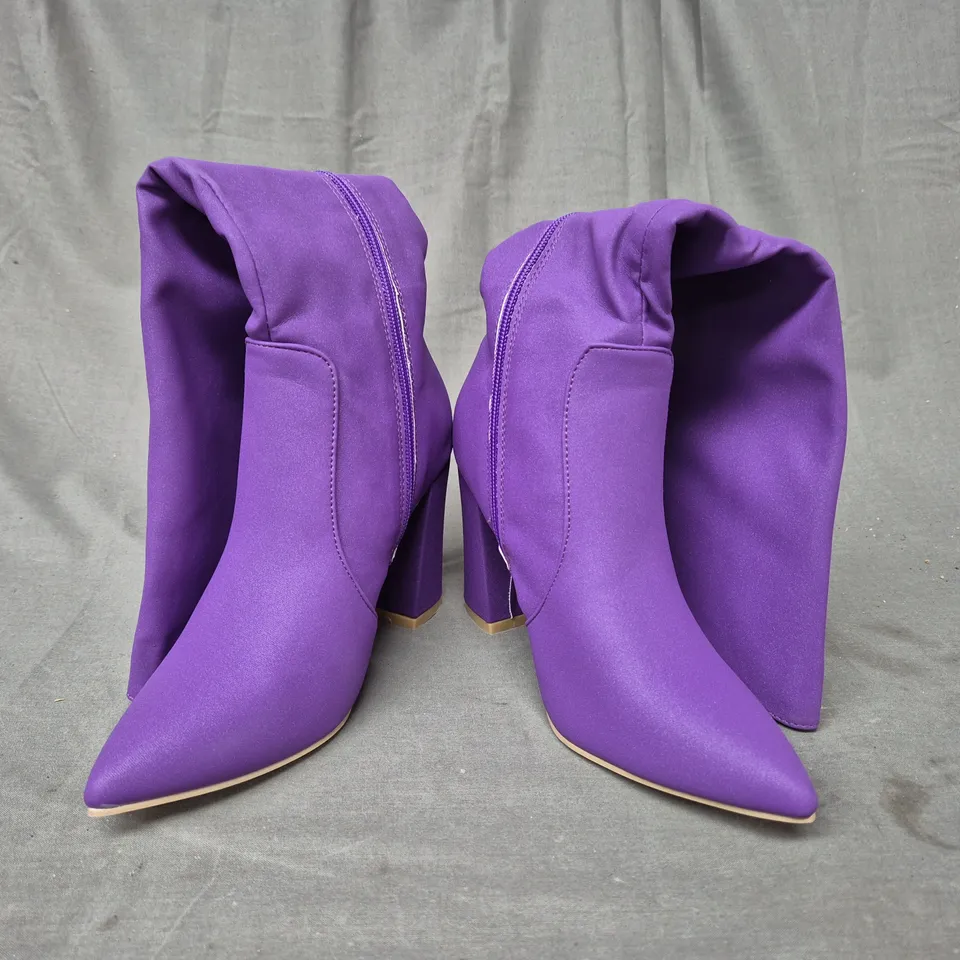 BOXED PAIR OF UNBRANDED POINTED TOE KNEE-HIGH BOOTS IN PURPLE EU SIZE 35