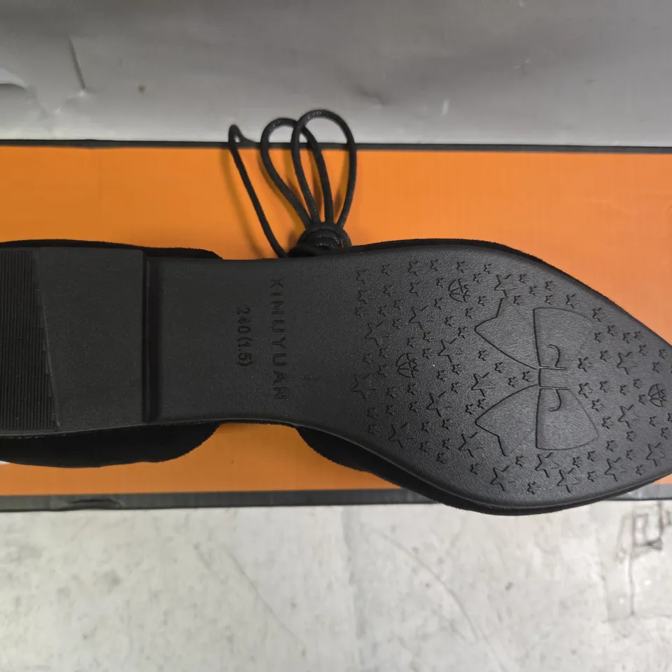 BOXED PAIR OF XIMUYUAN POINTED TOE SHOES IN BLACK SIZE ASIAN 240