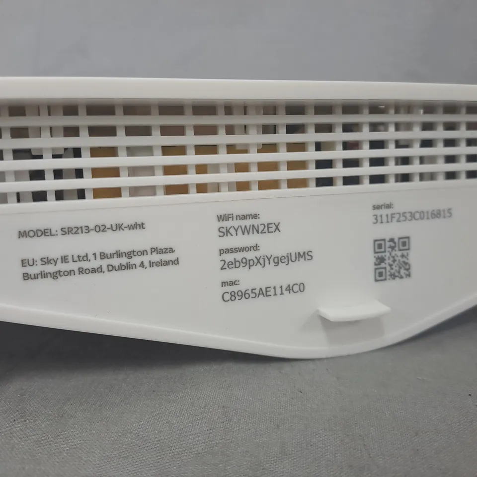 SKY SR213-02-UK WHITE WIRELESS ROUTER