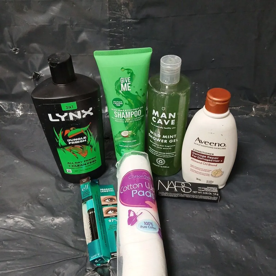 APPROXIMATEY 20 ASSORTED HEALTH AND BEAUTY PRODUCTS TO INCLUDE AVEENO CONDITIONER, LYNX 3-IN-1 BODY WASH AND MAN CAVE SHOWER GEL