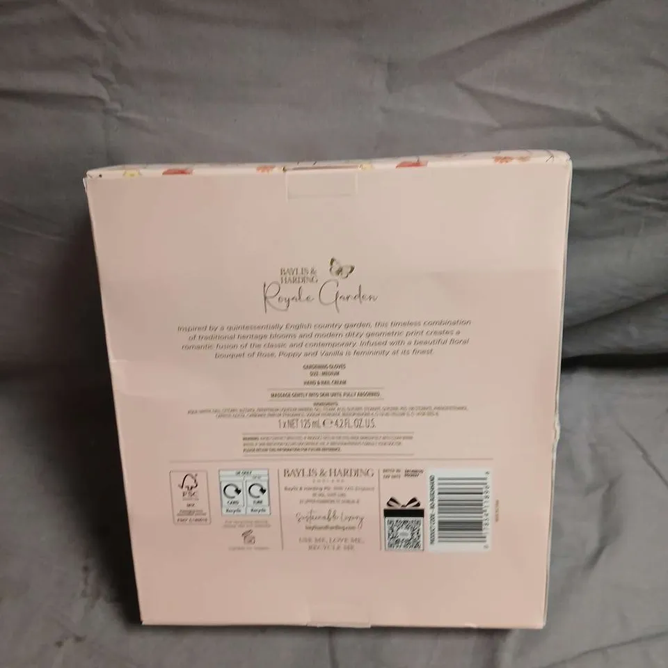 BAYLIS & HARDING ROYALE GARDEN LUXURY GARDENING GLOVES AND HAND CREAM GIFT SET – BOXED