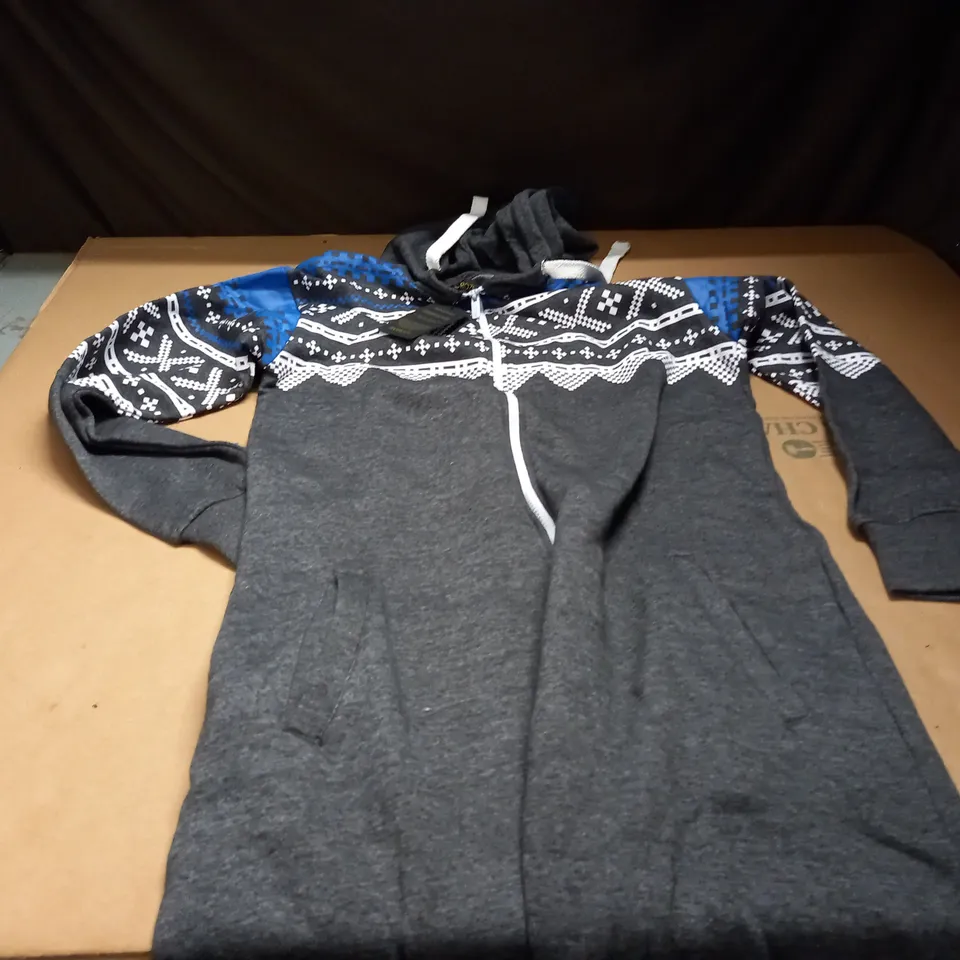 IN THE STYLE OF NOROZE GREY/WHITE/BLUE ONSIE - MEDIUM