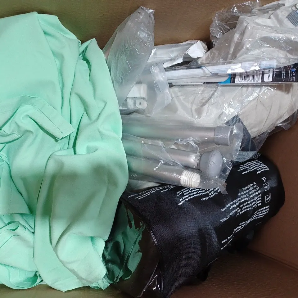 BOX OF APPROXIMATELY 10 ASSORTED HOUSEHOLD ITEMS TO INCLUDE BULKYSOFT NAPKINS, 2 PIECE MEMORY FOAM BATH SET, ETC