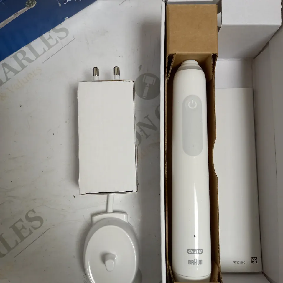 LOT OF TWO TO INCLUDE ORAL B PRO 3 AND BABY TEETHING TOY