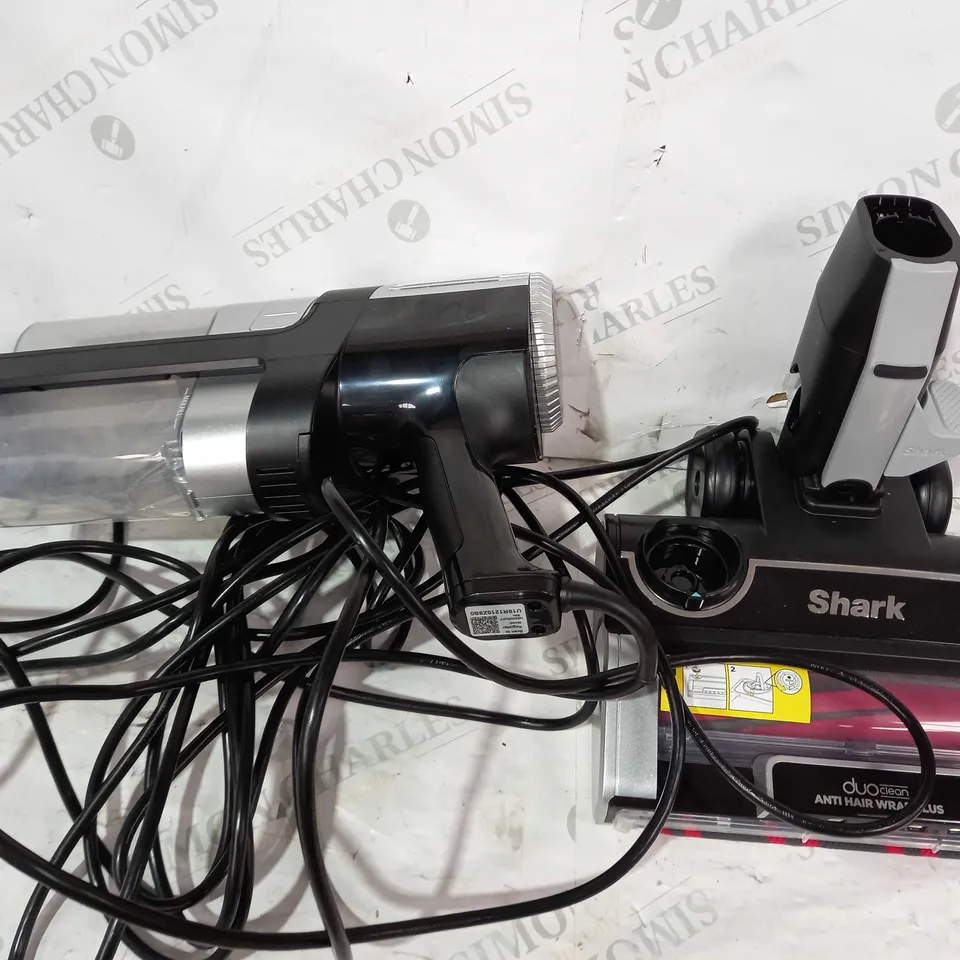 SHARK STRATOS ANTI HAIR WRAP PET PRO VACUUM CLEANER