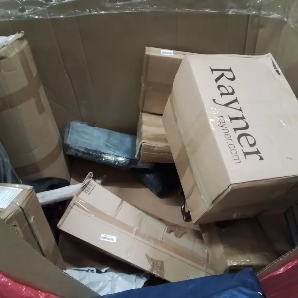 PALLET CONTAINING VARIOUS ASSORTED BOXED HOUSEHOLD ITEMS TO INCLUDE: OFFICE CHAIR, MATTRESS TOPPER, MULBERRY SILK DUVET AND LOTS MORE UNMARKED BOXED ITEMS 