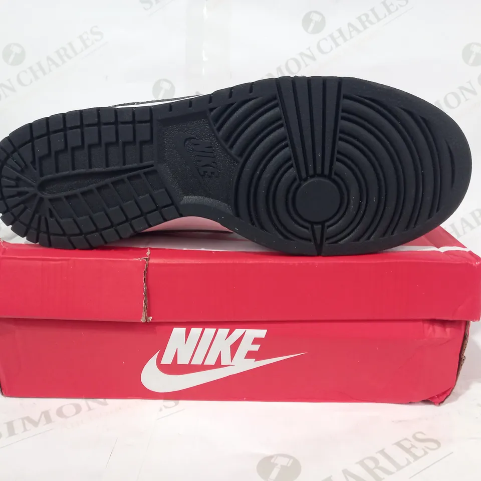 BOXED PAIR OF NIKE DUNK LOW RETRO SHOES IN BLACK/WHITE UK SIZE 8