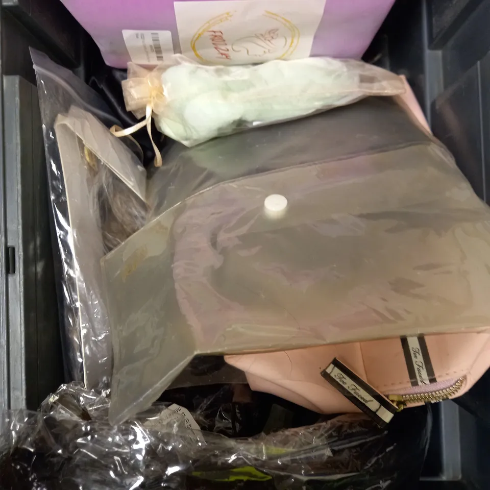 BOX OF APPROXIMATELY 10 HAIR STYLING PRODUCTS TO INCLUDE WIGS & ROLLERS 