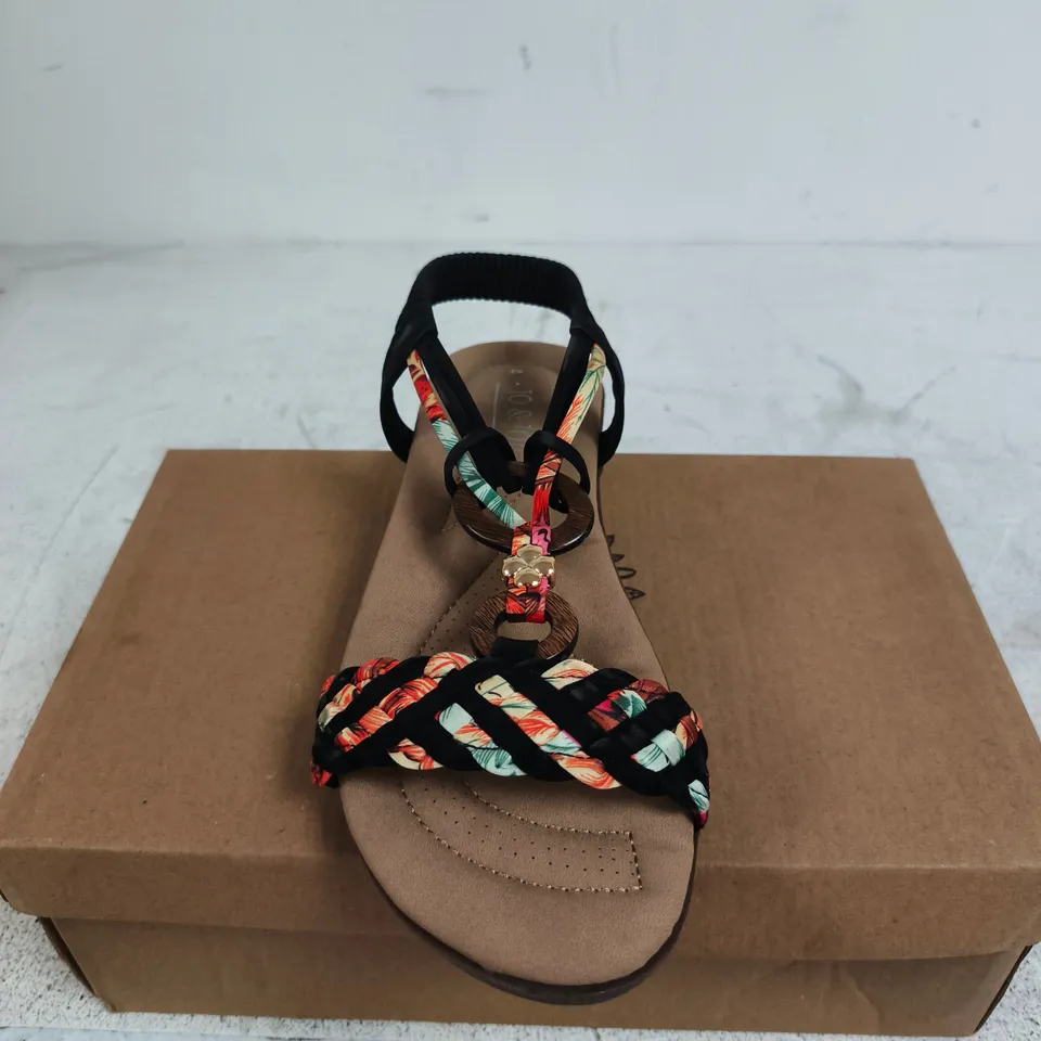 BOXED PAIR OF JO & JOE MULTICOLORED SANDALS - UK SIZE 4