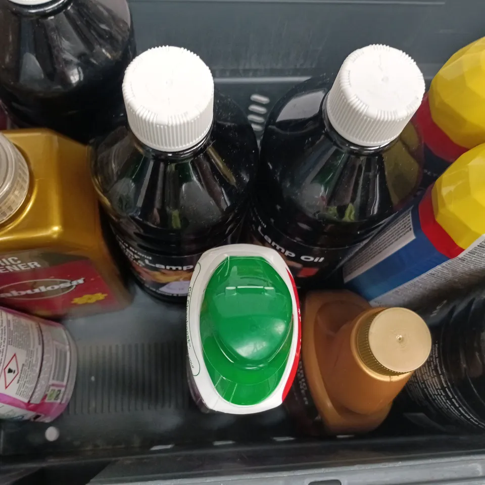 APPROXIMATELY 12 ASSORTED HOUSEHOLD ITEMS TO INCLUDE DETTOL, FINISH, FABULOSA, ETC