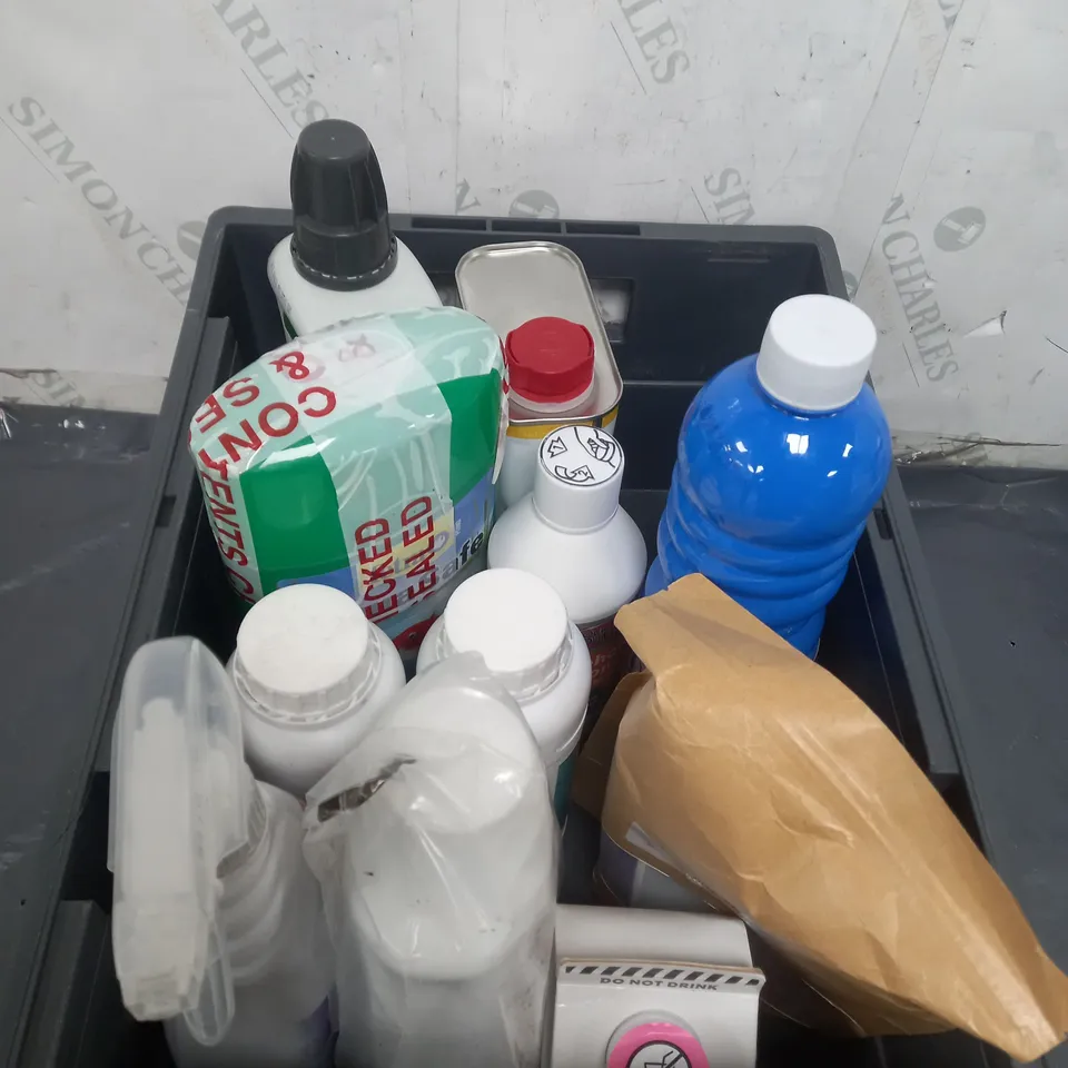 TOTE OF APPROX 10 CLEANING PRODUCTS TO INCLUDE DOOR OIL , AQUA FRESH , DISINFECTANT , ETC 