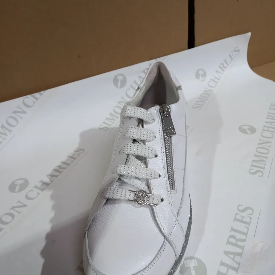 MODA WHITE  TRAINERS SIZE 8