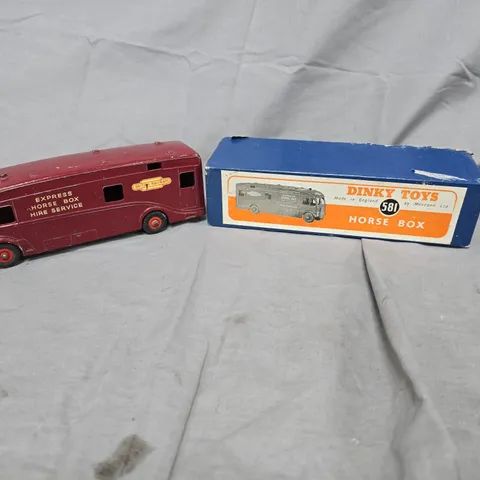 DINKY TOYS HORSE BOX – EXPRESS HORSE BOX HIRE SERVICE, MECCANO LTD (VINTAGE TIN TOY)