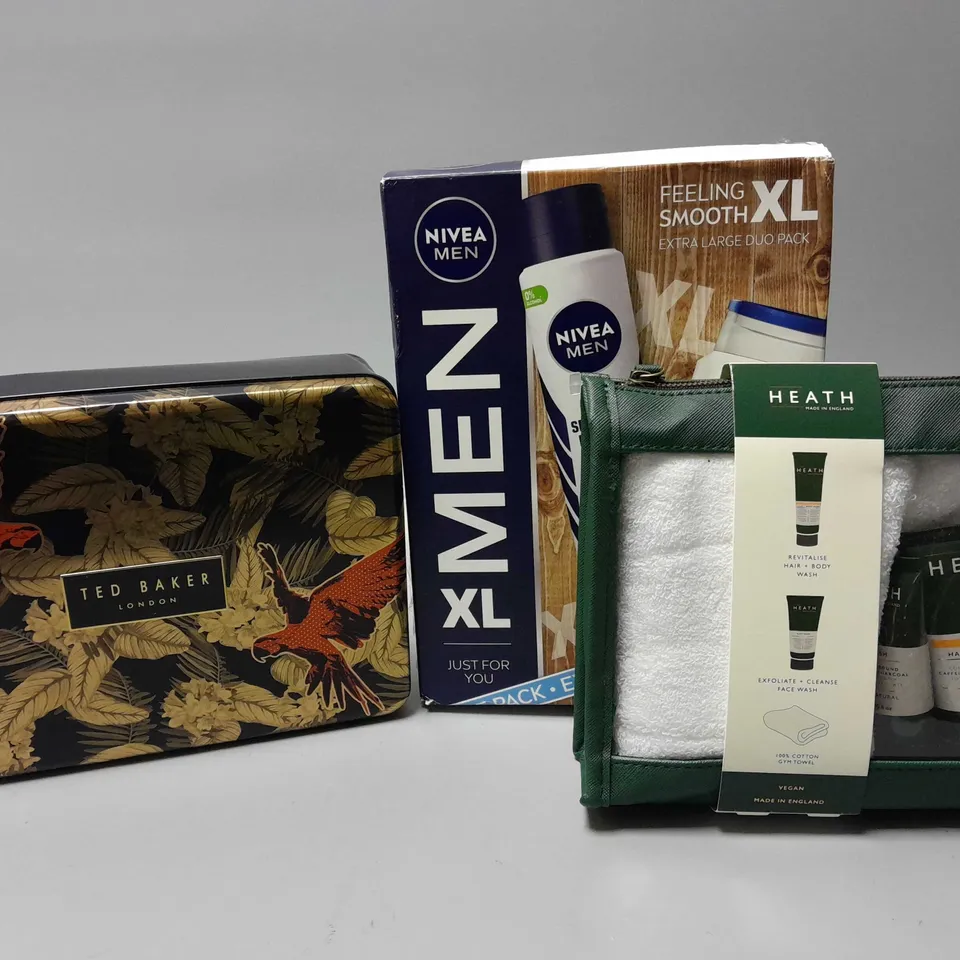 APPROXIMATELY 12 FRAGRANCE AND COSMETIC BOXSETS TO INCLUDE HEALTH WASH SET, NIVEA MEN EXTRA LARGE PACK, TED BAKER PASHION COLLECTION SET, ETC
