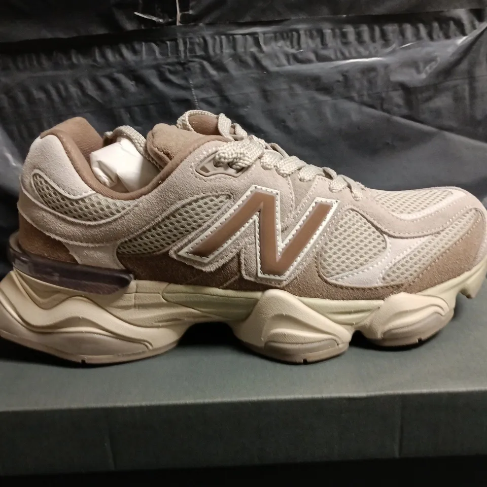BOXED PAIR NEW BALANCE LIFESTYLE TRAINERS IN BEIGE - UK 7.5