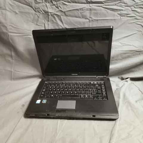 TOSHIBA SATELLITE L300 LAPTOP – PSLB8E-060007EN