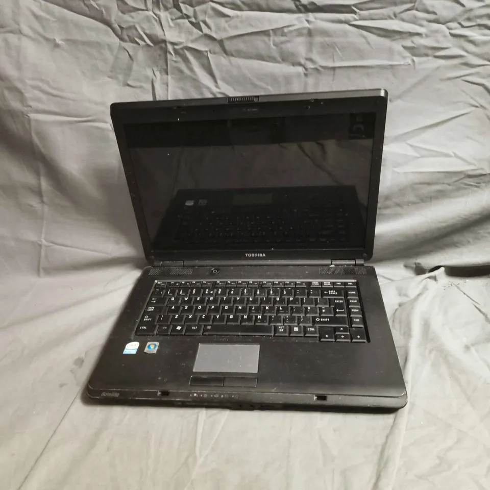 TOSHIBA SATELLITE L300 LAPTOP – PSLB8E-060007EN