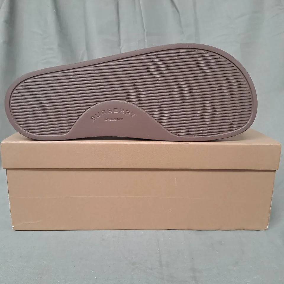 BOXED PAIR OF BURBERRY SLIDERS IN BROWN EU SIZE 42
