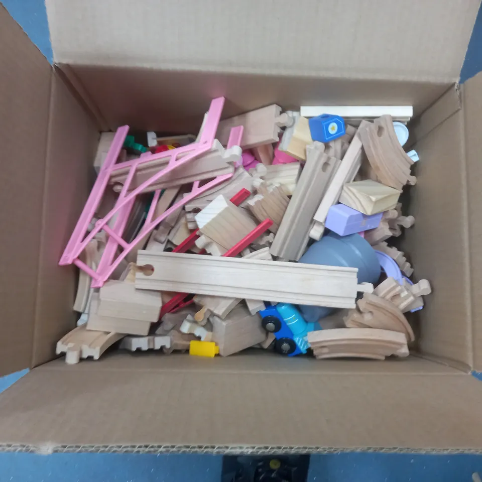 BOXED ASSORTMENT OF WOODEN TRAIN SET ITEMS