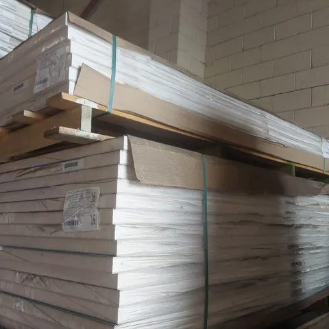 PALLET CONTAINING A VERY LARGE QUANTITY OF ASSORTED DOORS