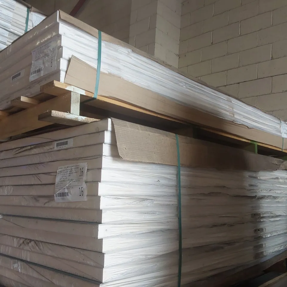PALLET CONTAINING A VERY LARGE QUANTITY OF ASSORTED DOORS