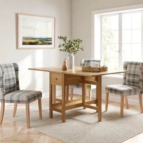 BOXED CLIFFORD 2-4 SEATER DROP LEAF DINING TABLE - OAK (1 BOX)