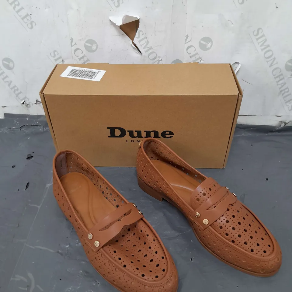 BOXED PAIR OF DUNE LONDON TAN LEATHER LASER CUT LOAFER IN SIZE 6 