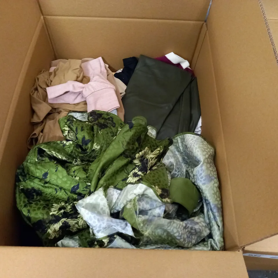 LARGE QUANTITY OF ASSORTED CLOTHING ITEMS TO INCLUDE ZARA, M&S AND VERY