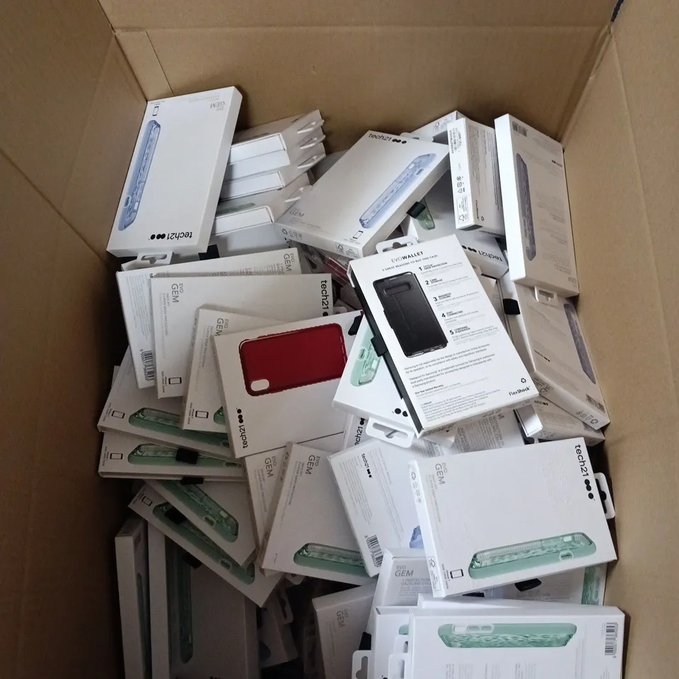 APPROXIMATELY 200 X ASSORTED PHONE CASES/PROTECTORS OF VARIOUS STYLES AND BRANDS TO INCLUDE TECH 21 EVO WALLET, TECH 21 EVO GEM, VEN DENS, TECH 21 EVO ROX ETC