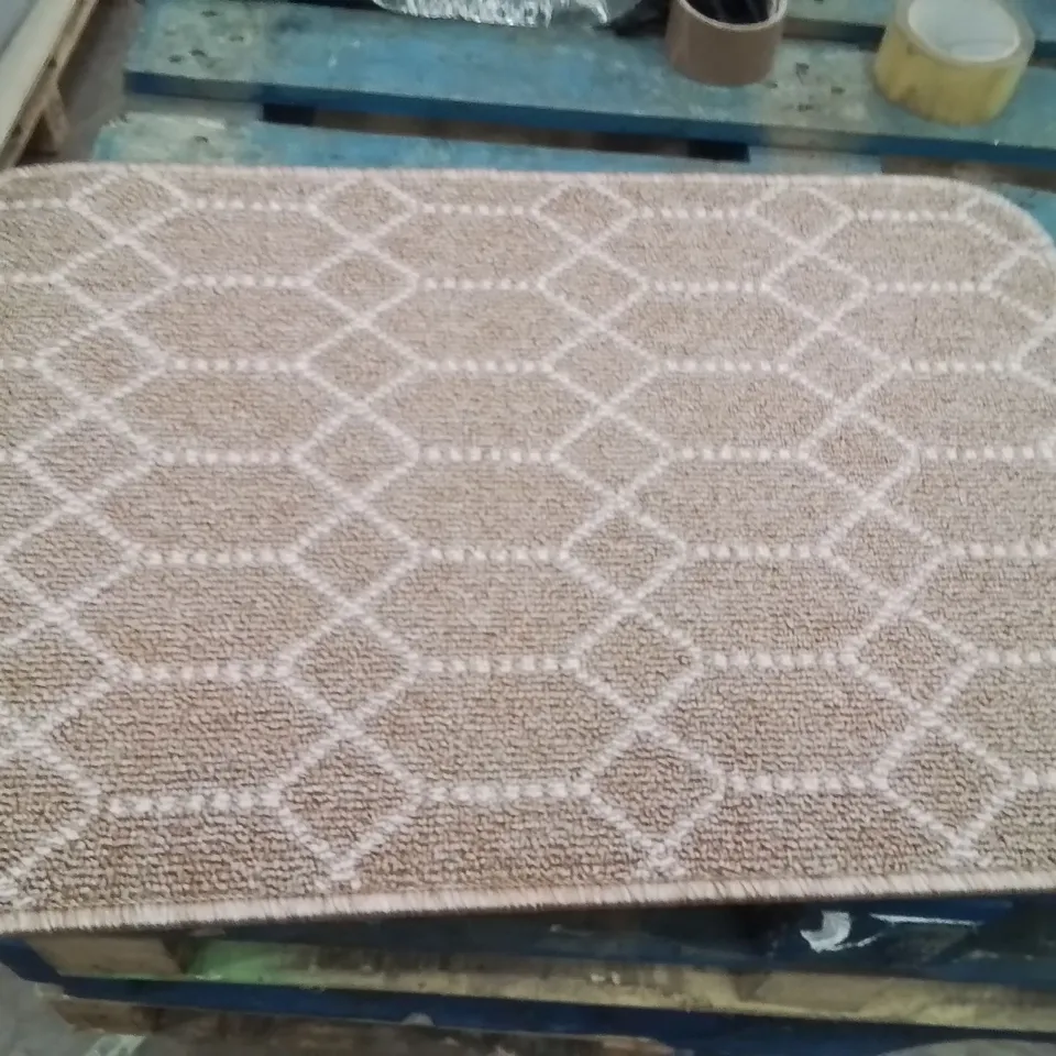 QUALITY DESIGNER AREA RUG - APPROXIMATELY 75X50CM