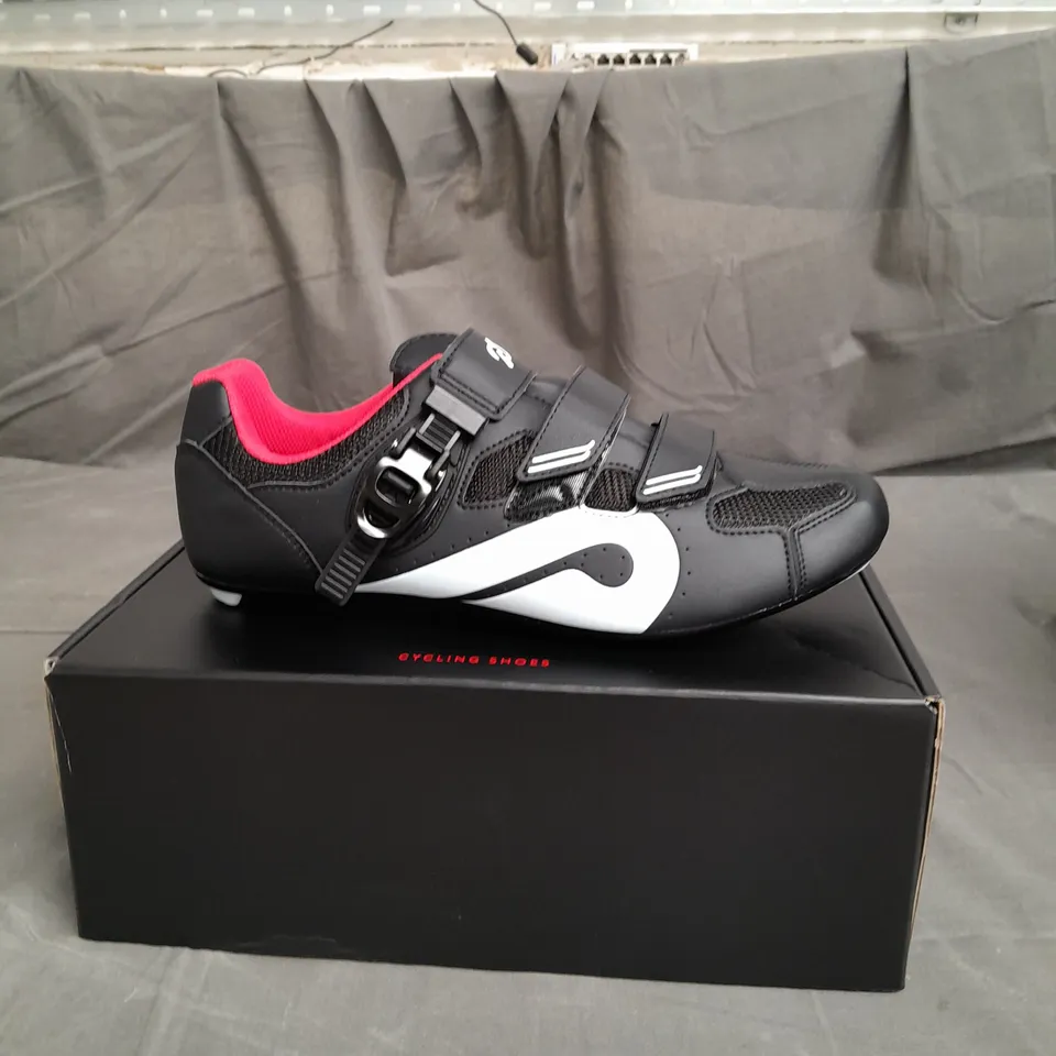 BOXED PAIR OF PELOTON CYCLING SHOES SIZE 45