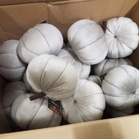 PALLET CONTAINING LARGE QUANTITY OF ASSORTED HALLOWEEN PLUSH PUMPKINS
