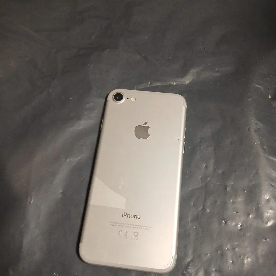 Apple iPhone – Silver 