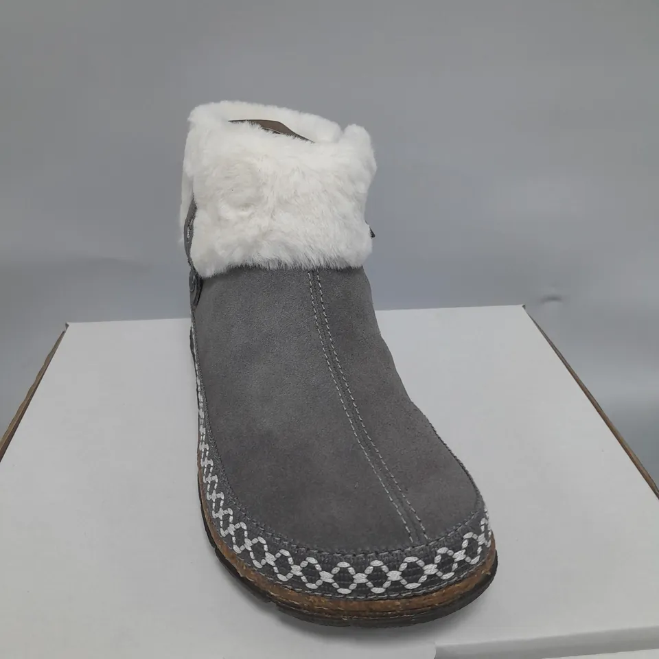 BOXED PAIR OF EARTH ORIGINS EMMALYN BOOTIES IN GREY UK SIZE 6