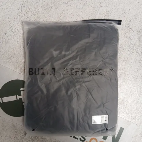 BAGGED BUILT DIFFERENT CREW T-SHIRT IN BLACK SIZE 4XL