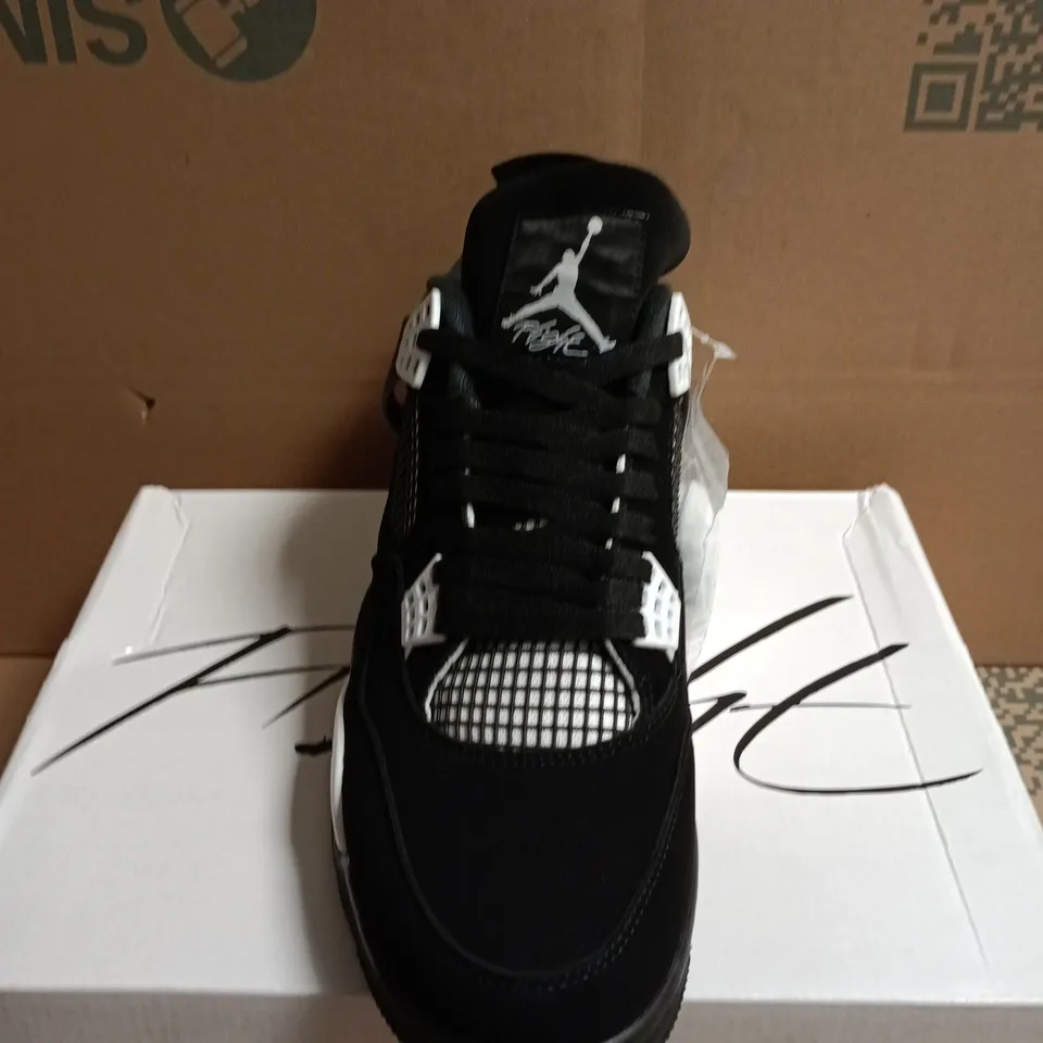 BOXED PAIR OF AIR JORDAN 4 RETRO TRAINERS - UK SIZE 11