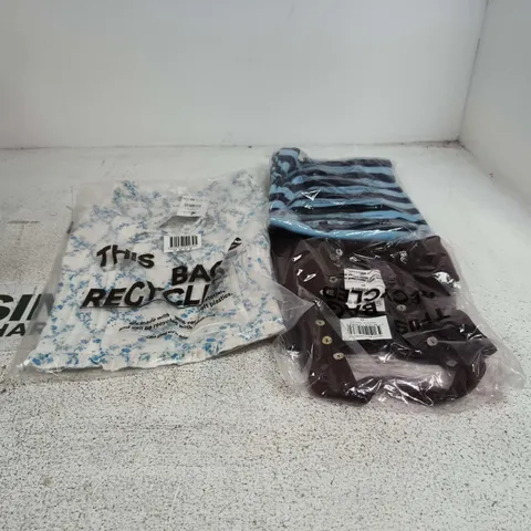 BOX OF APPROXIMATELY 15 ASSORTED CLOTHING ITEMS TO INCLUDE BAILEY BUTTON HALTER, GRETA FRILL SLEEVE BLOUSE ETC