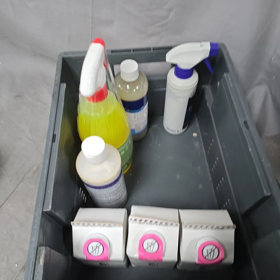 TOTE OF APPROXIMATELY 9 ASSORTED LIQUIDS TO INCLUDE: WASHING UP LIQUID AND DRAIN CLEANER