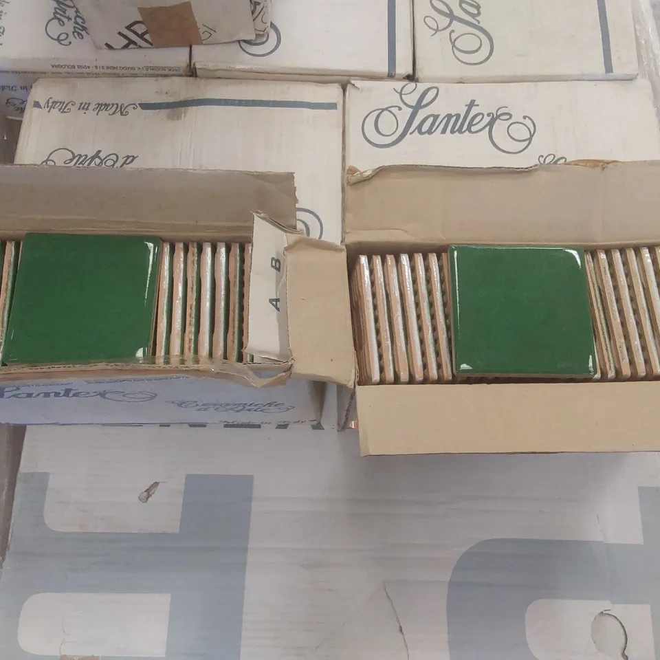PALLET CONTAINING A VERY LARGE QUANTITY OF ASSORTED TILES